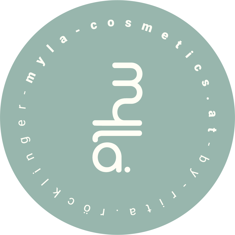 Myla Lashes Logo